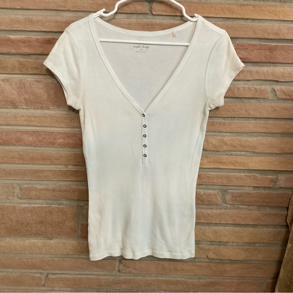 Guess Perfect Henley Y2K Style White Ribbed V Neck Women’s Medium
